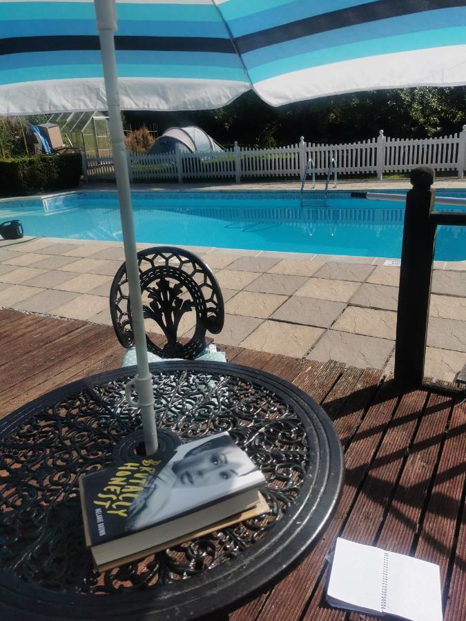 Captivating Isolde Cottage With Pool Near St Ives Camborne Eksteriør billede